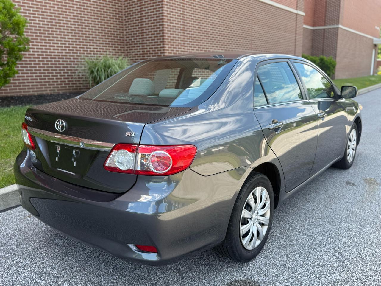 Toyota Corolla 4dr Sdn Auto LE Special Edition (Natl) 2013