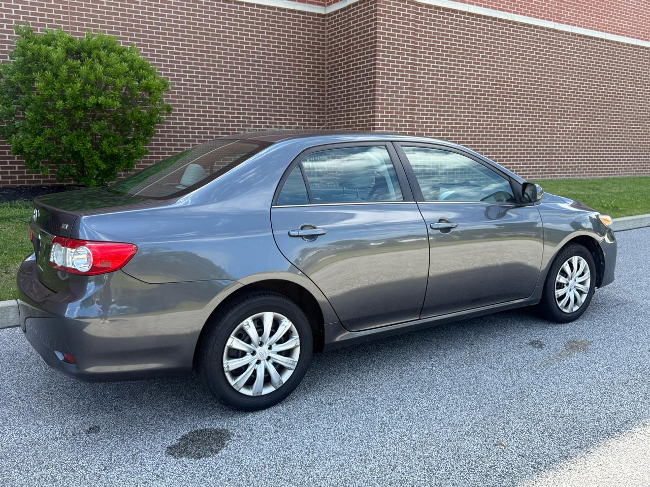 Toyota Corolla 4dr Sdn Auto LE Special Edition (Natl) 2013