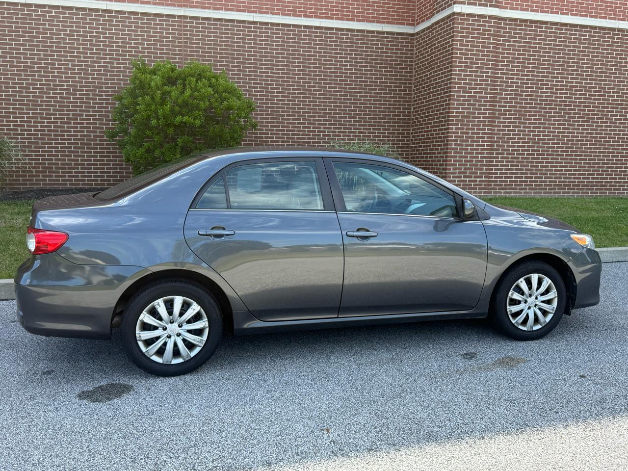 Toyota Corolla 4dr Sdn Auto LE Special Edition (Natl) 2013