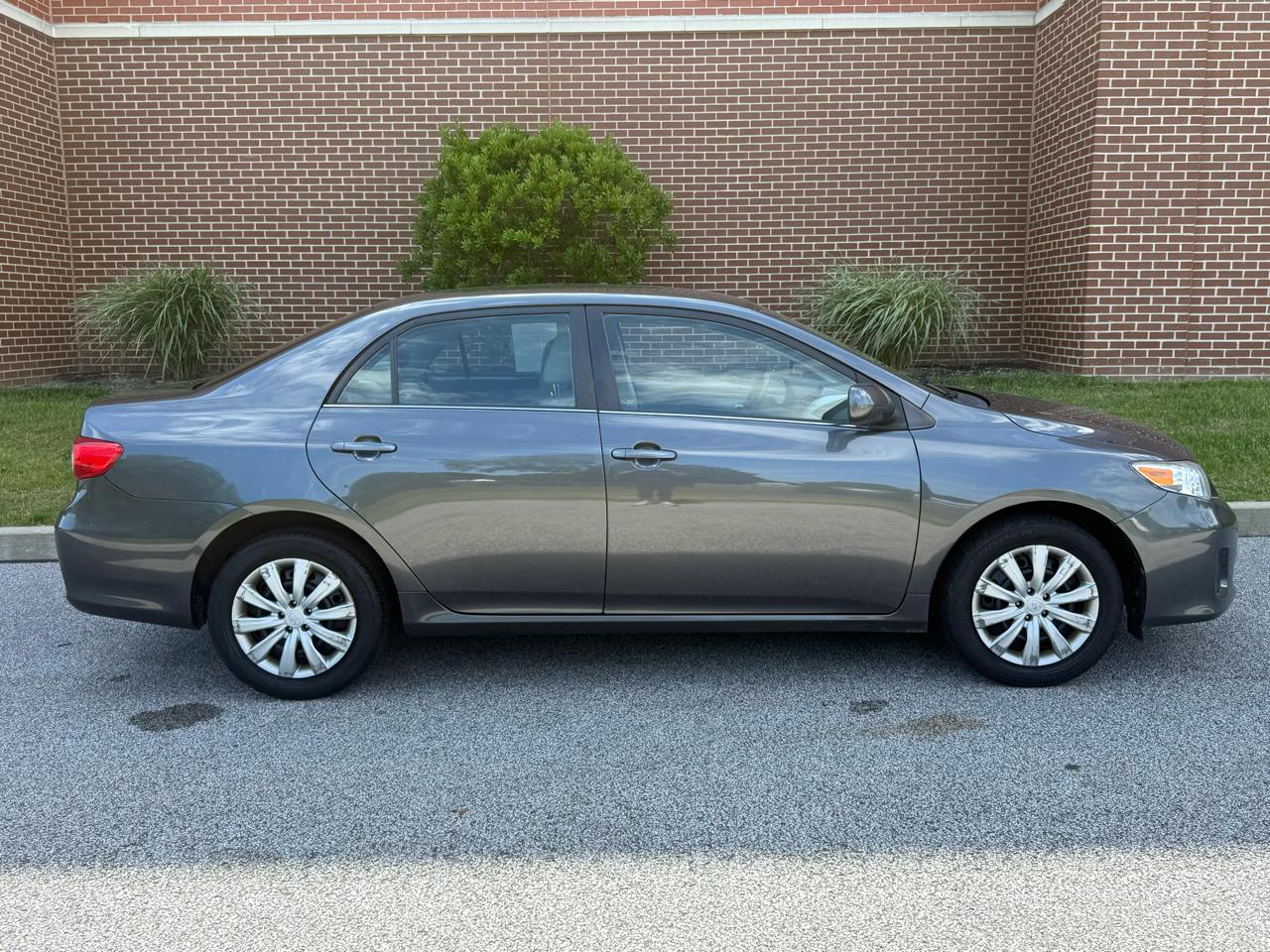 Toyota Corolla 4dr Sdn Auto LE Special Edition (Natl) 2013