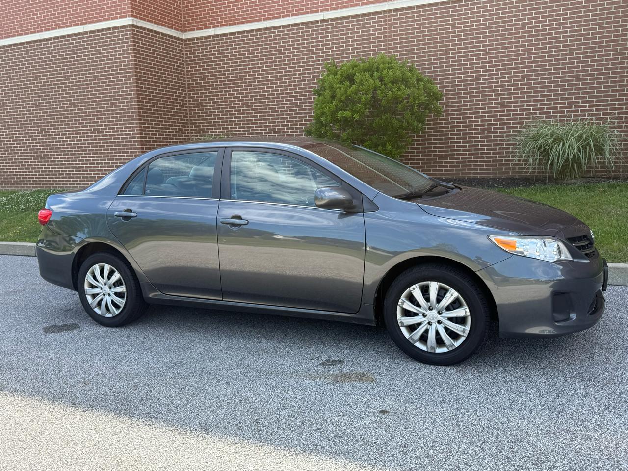Toyota Corolla 4dr Sdn Auto LE Special Edition (Natl) 2013