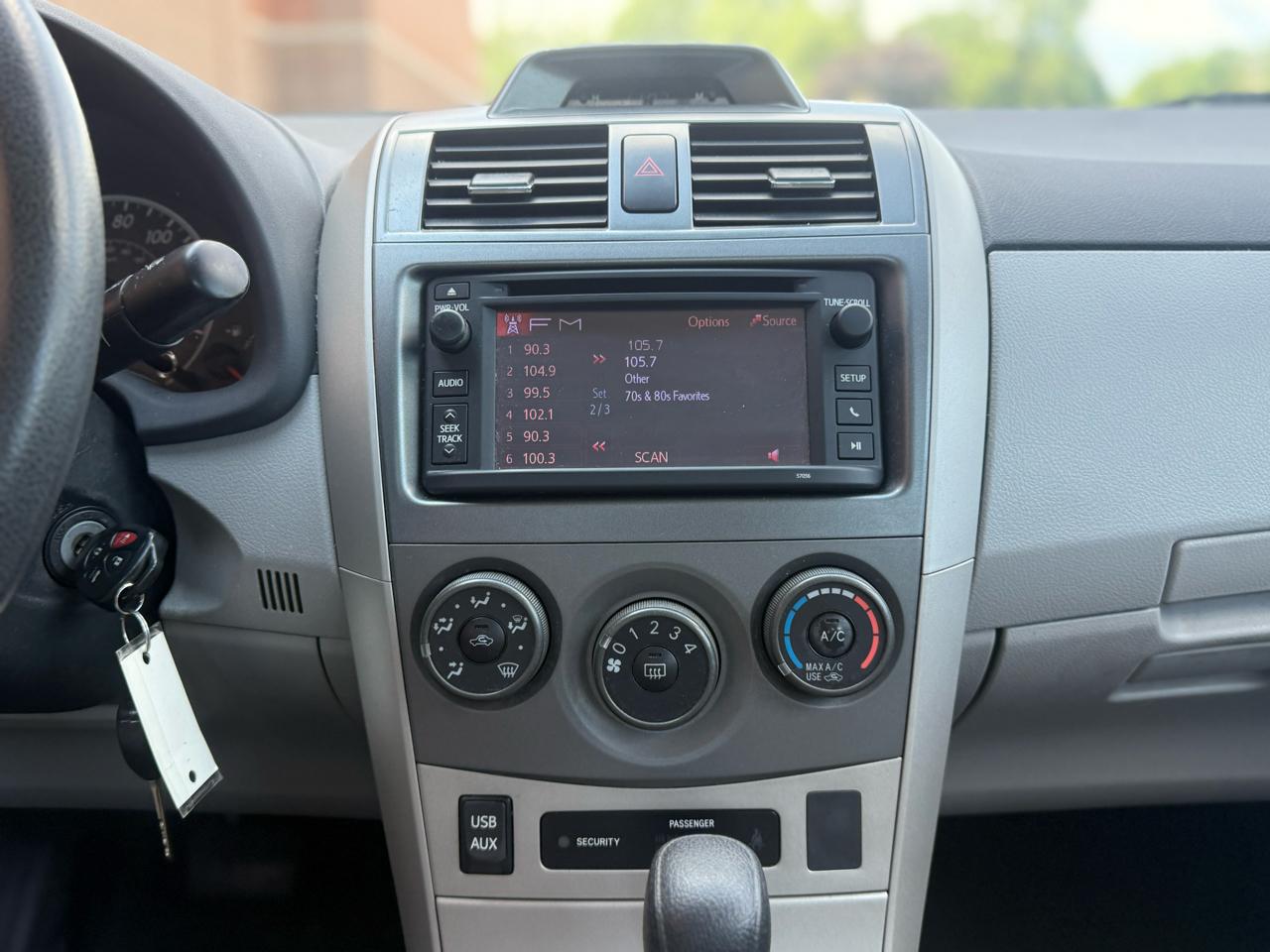 Toyota Corolla 4dr Sdn Auto LE Special Edition (Natl) 2013