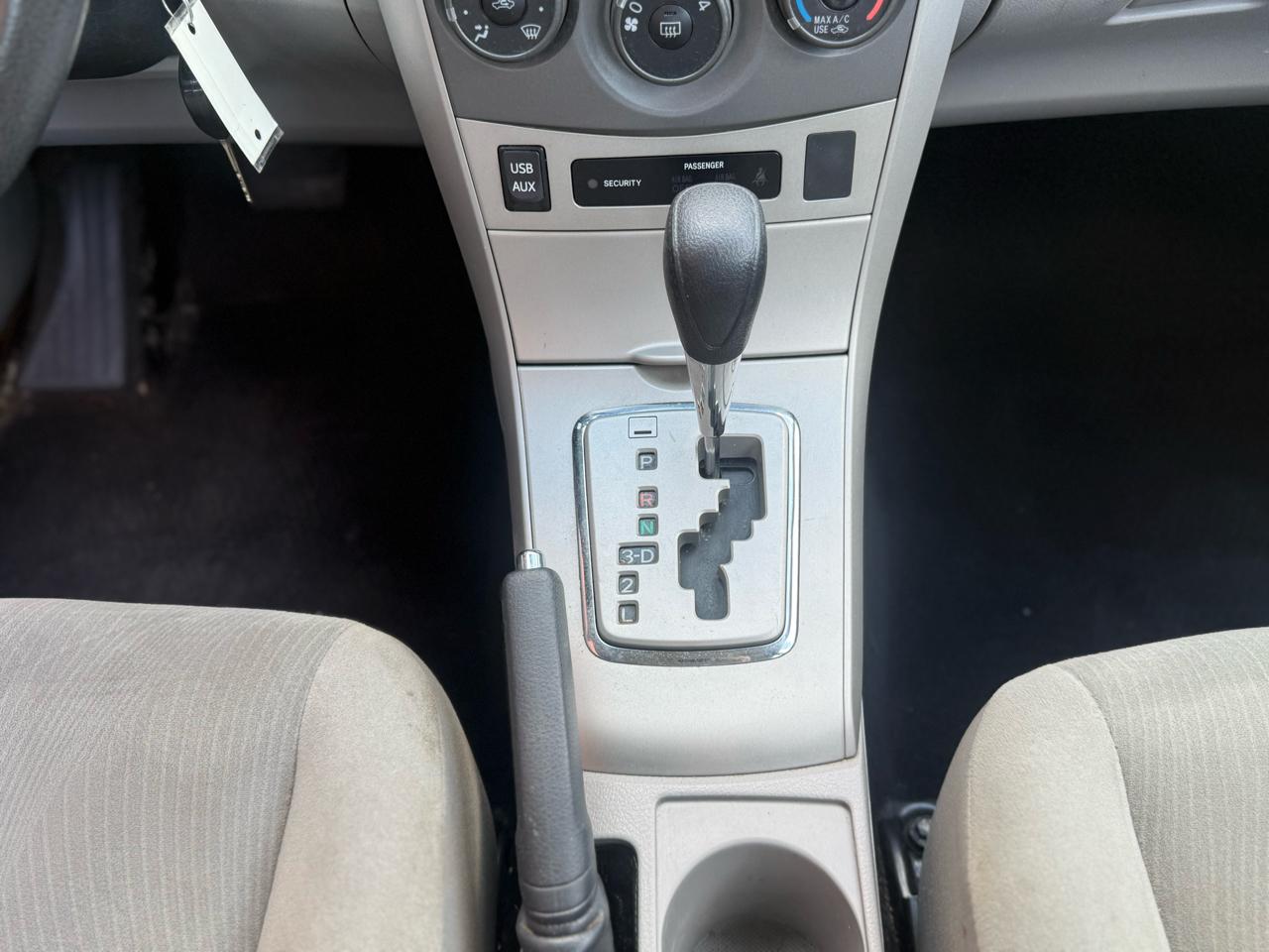 Toyota Corolla 4dr Sdn Auto LE Special Edition (Natl) 2013