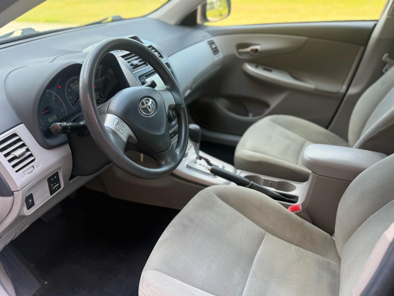 Toyota Corolla 4dr Sdn Auto LE Special Edition (Natl) 2013