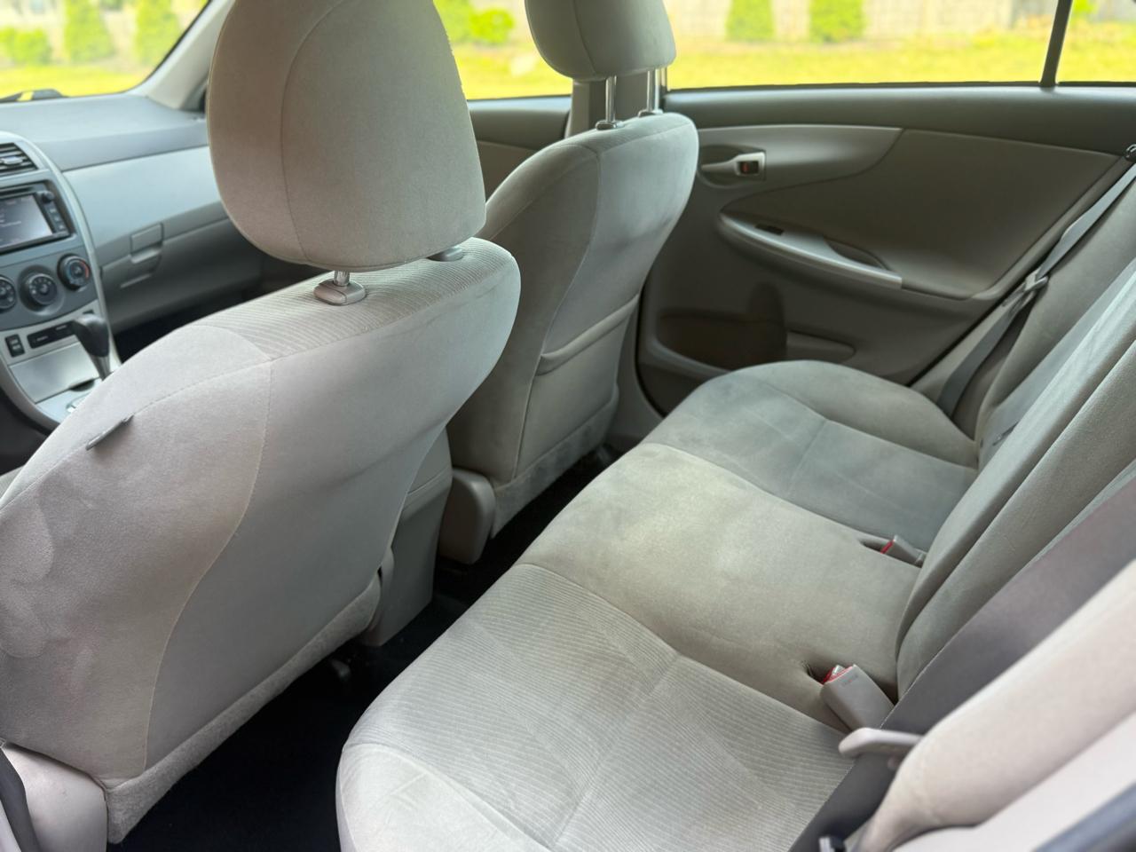 Toyota Corolla 4dr Sdn Auto LE Special Edition (Natl) 2013
