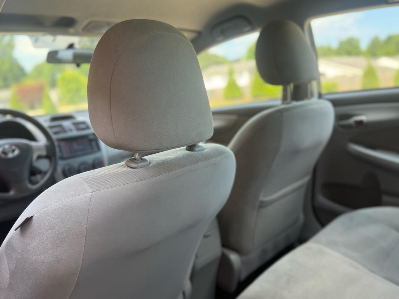 Toyota Corolla 4dr Sdn Auto LE Special Edition (Natl) 2013