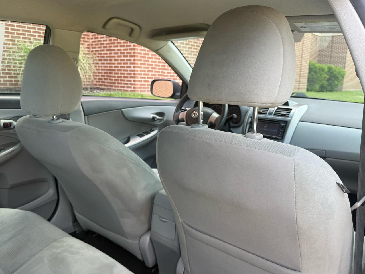 Toyota Corolla 4dr Sdn Auto LE Special Edition (Natl) 2013