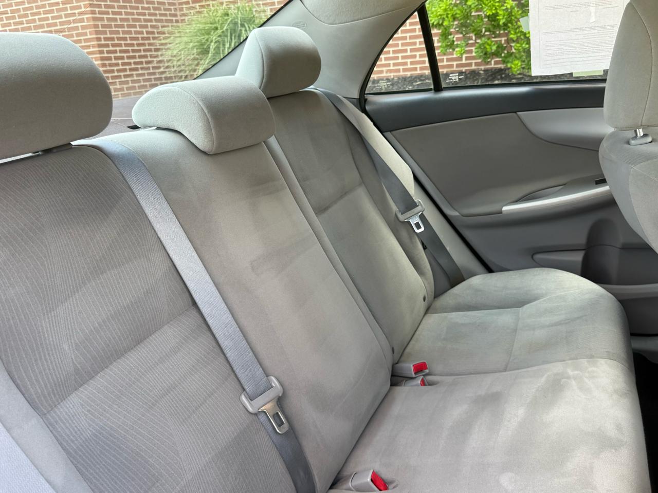 Toyota Corolla 4dr Sdn Auto LE Special Edition (Natl) 2013