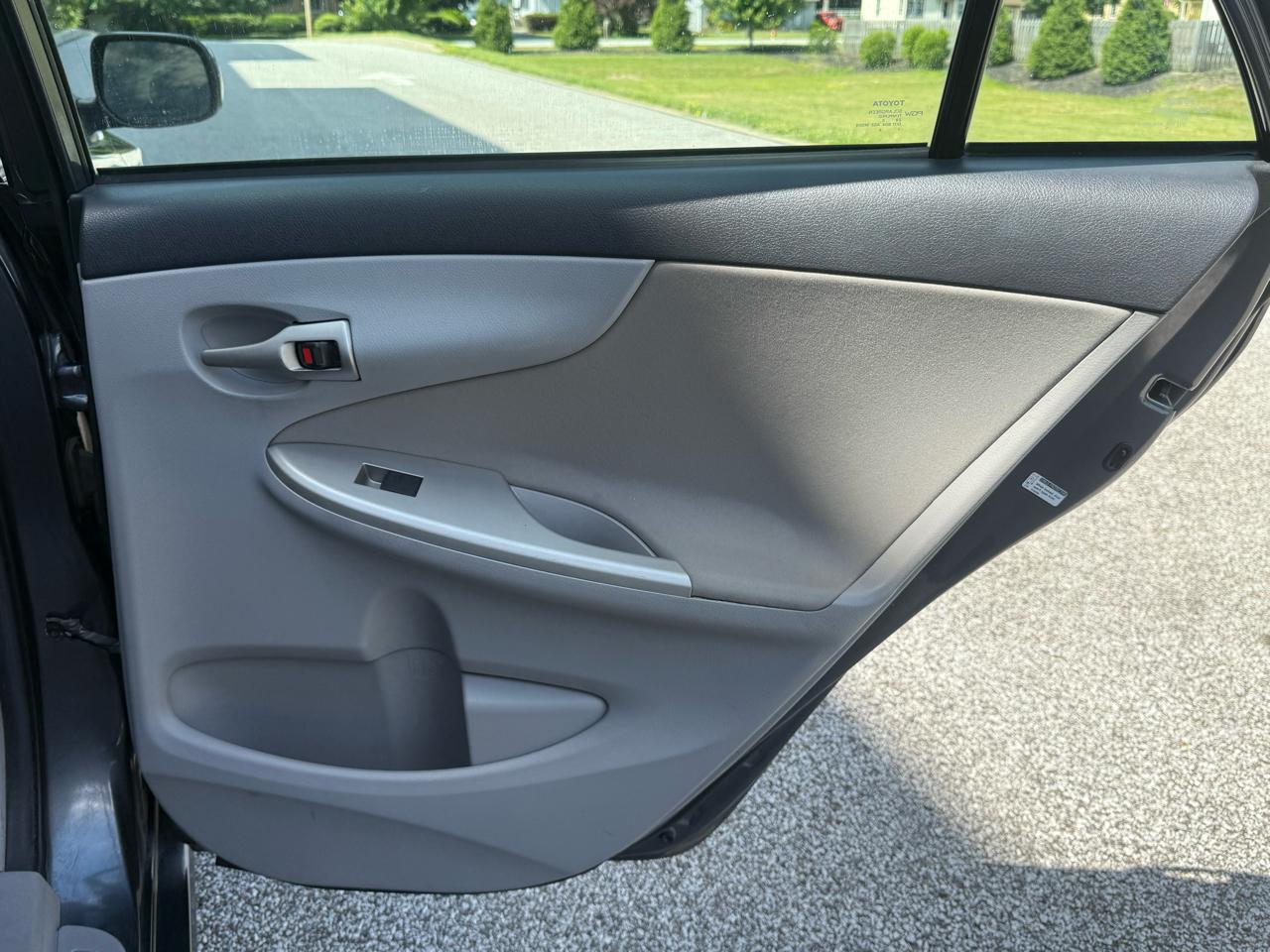 Toyota Corolla 4dr Sdn Auto LE Special Edition (Natl) 2013