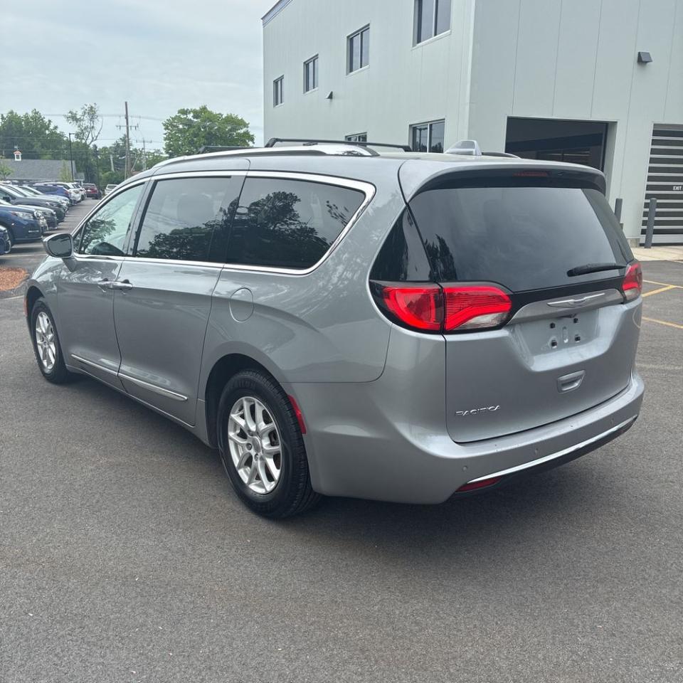 Chrysler Pacifica Touring L FWD 2020