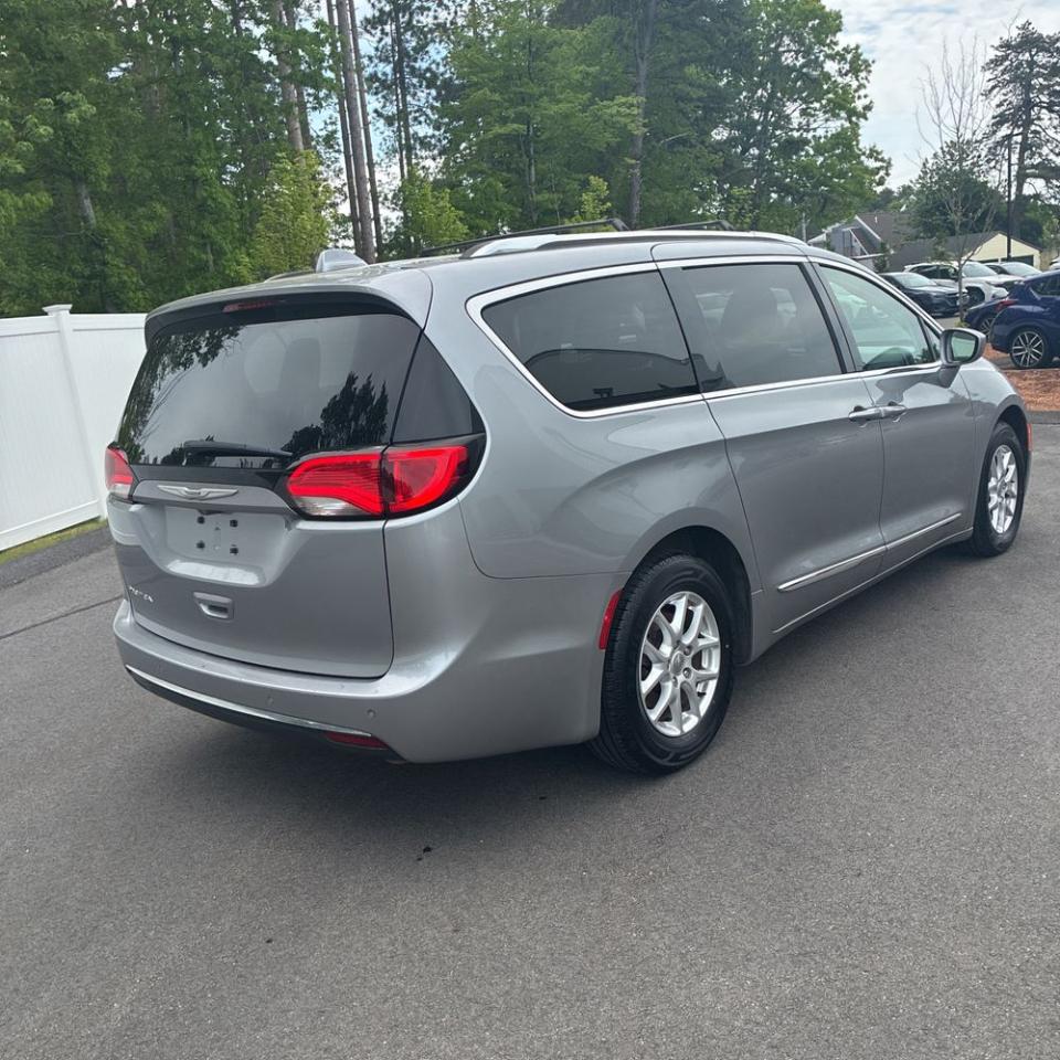 Chrysler Pacifica Touring L FWD 2020