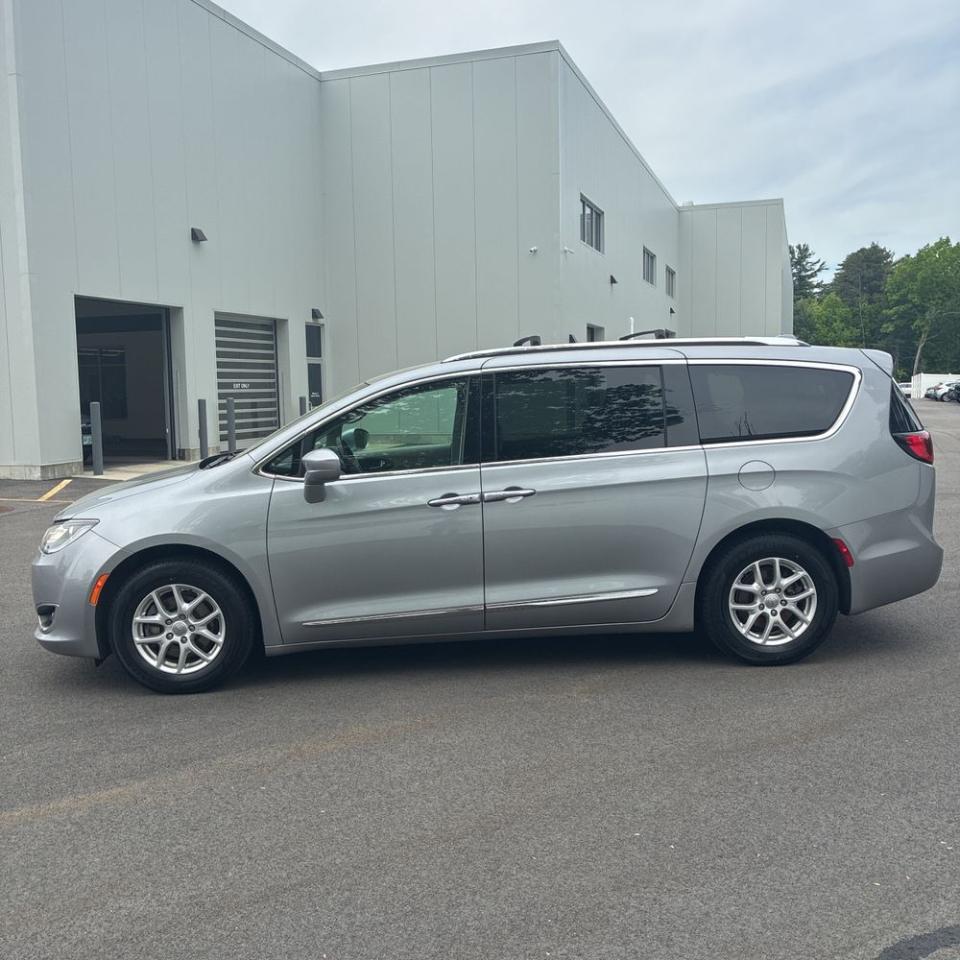 Chrysler Pacifica Touring L FWD 2020