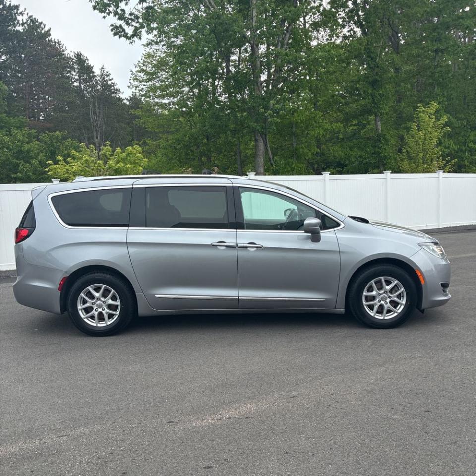 Chrysler Pacifica Touring L FWD 2020