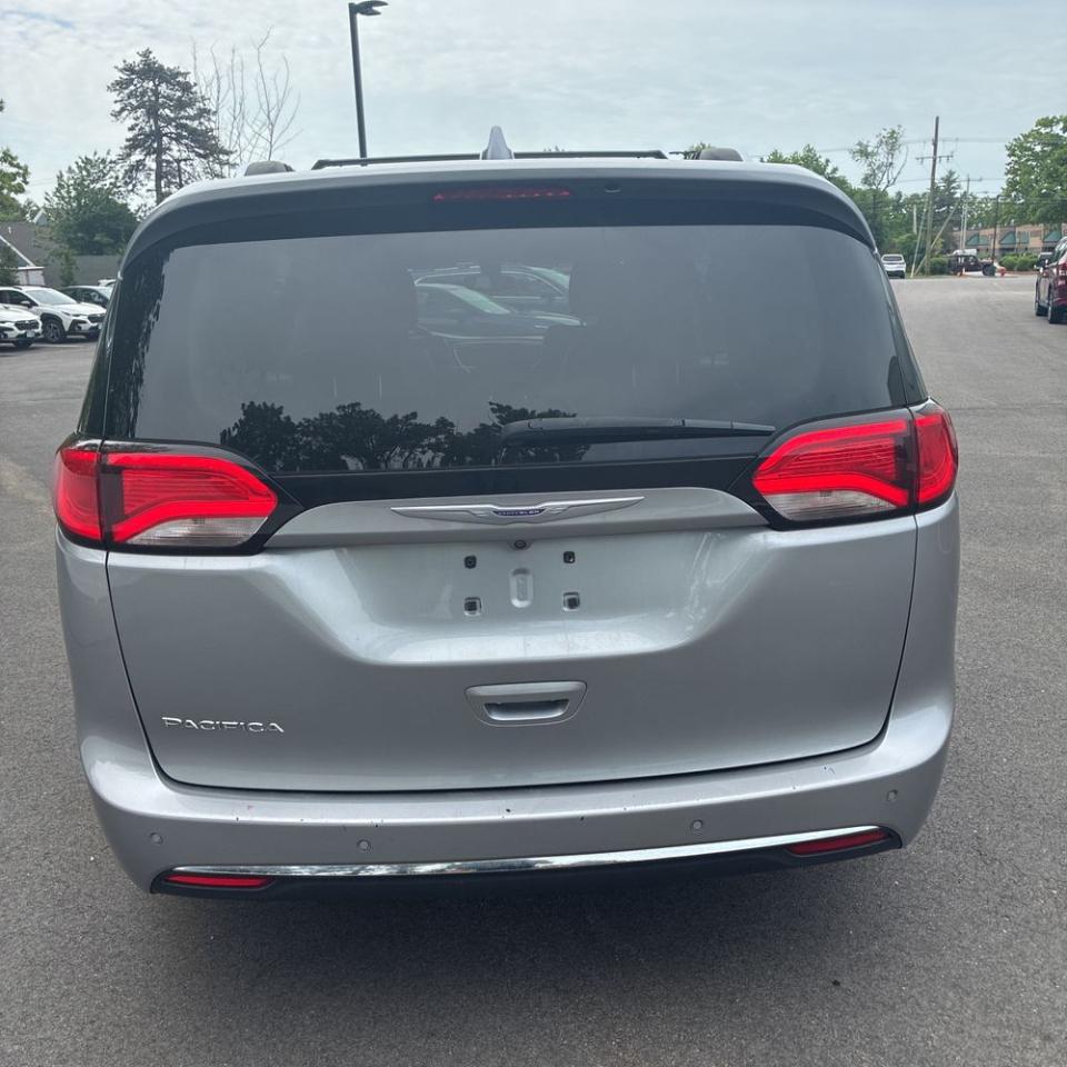 Chrysler Pacifica Touring L FWD 2020