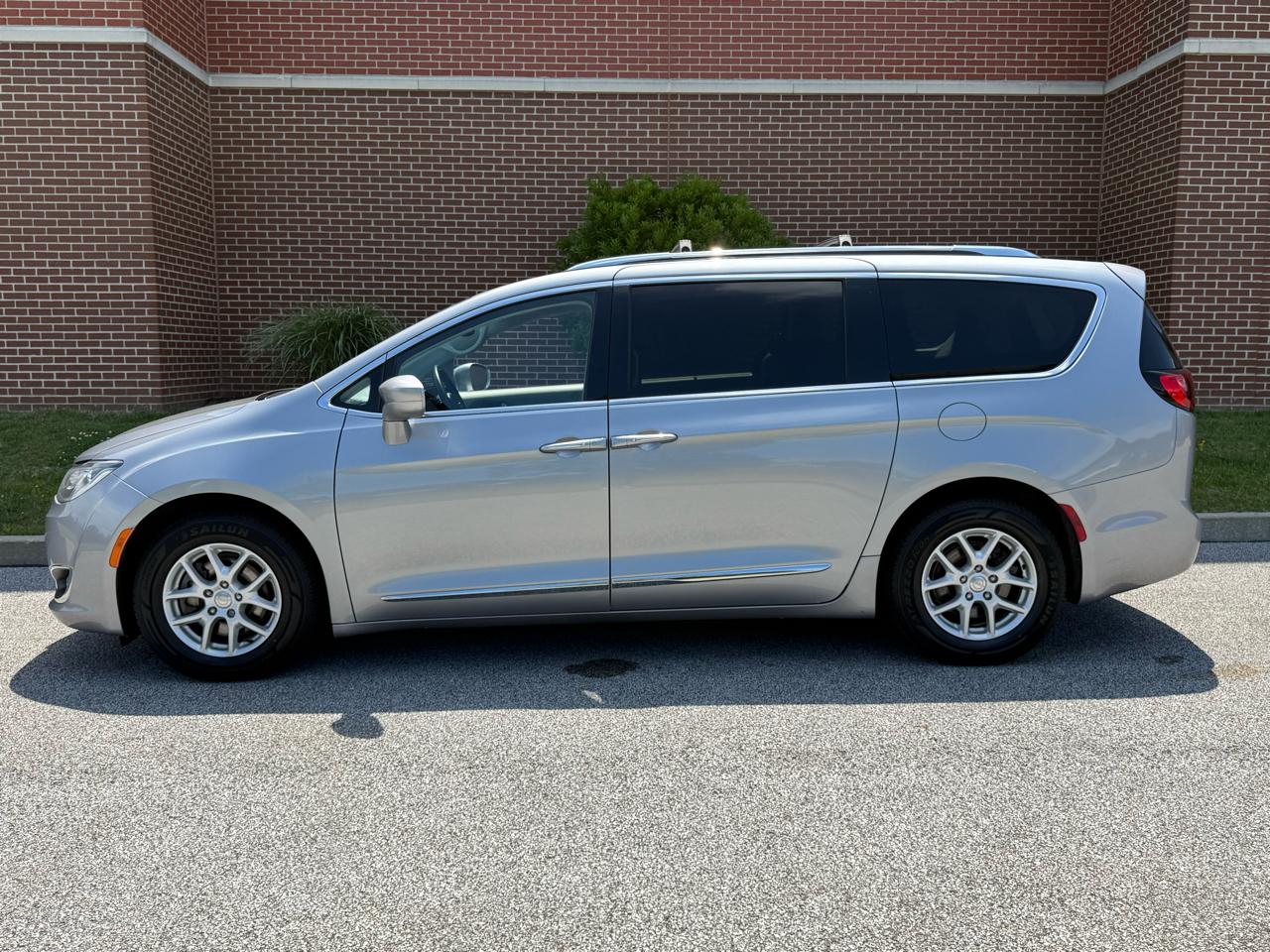 Chrysler Pacifica Touring L FWD 2020