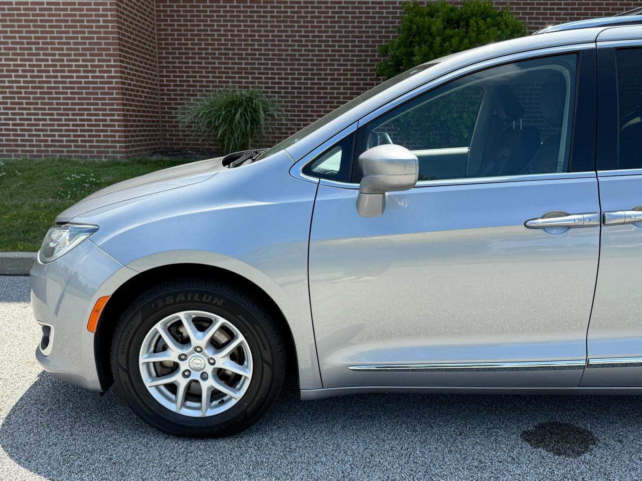 Chrysler Pacifica Touring L FWD 2020