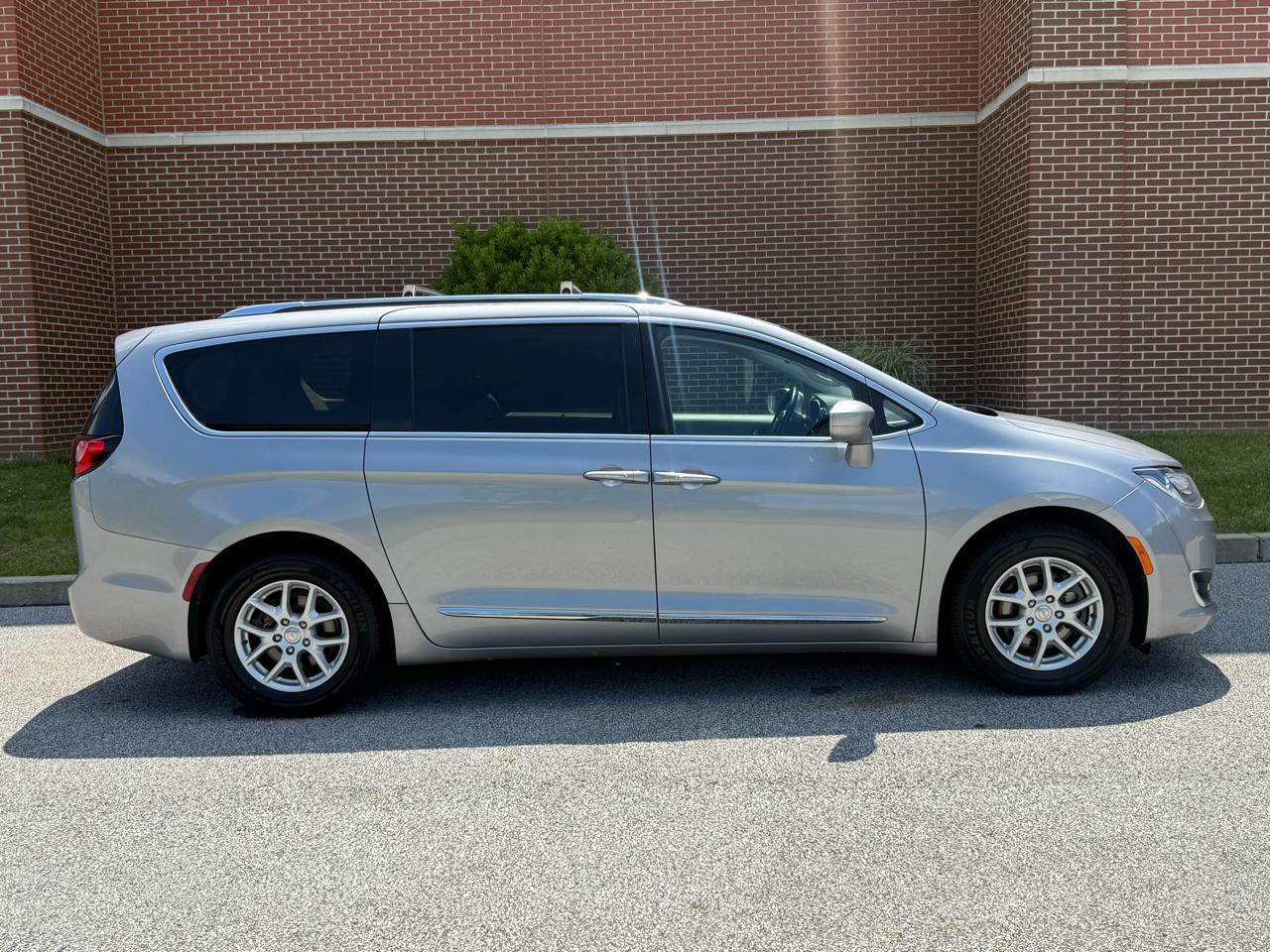 Chrysler Pacifica Touring L FWD 2020