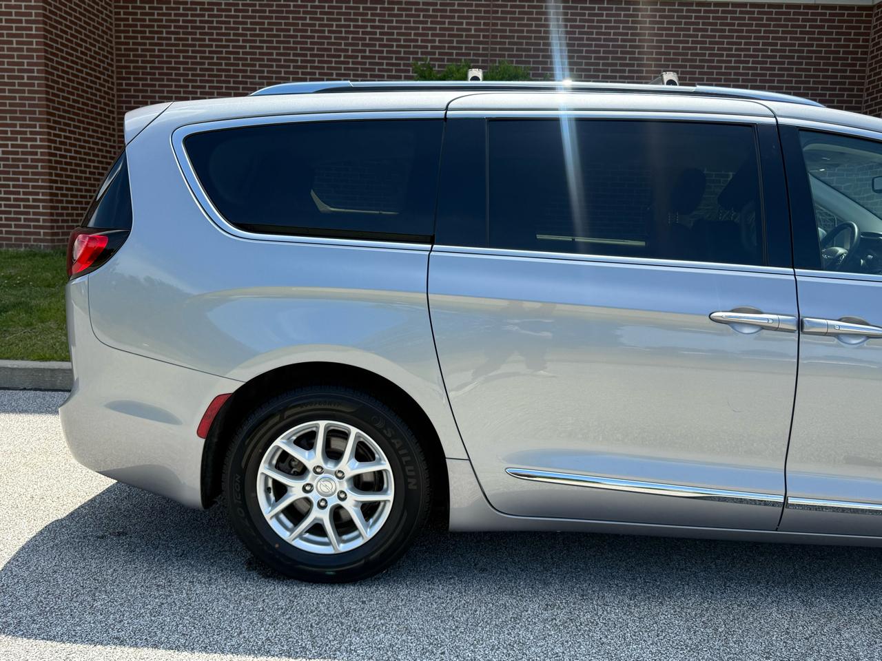 Chrysler Pacifica Touring L FWD 2020