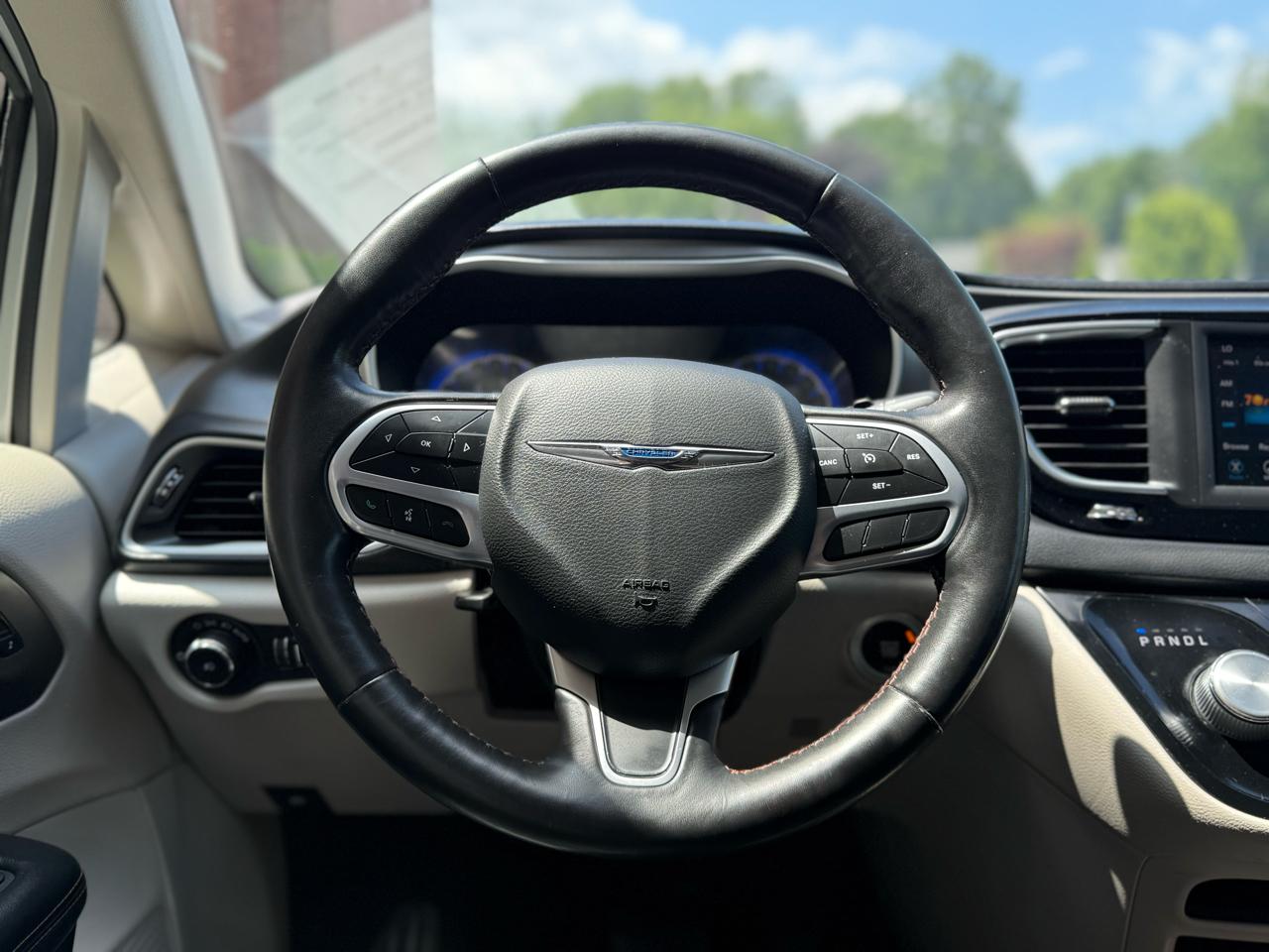 Chrysler Pacifica Touring L FWD 2020