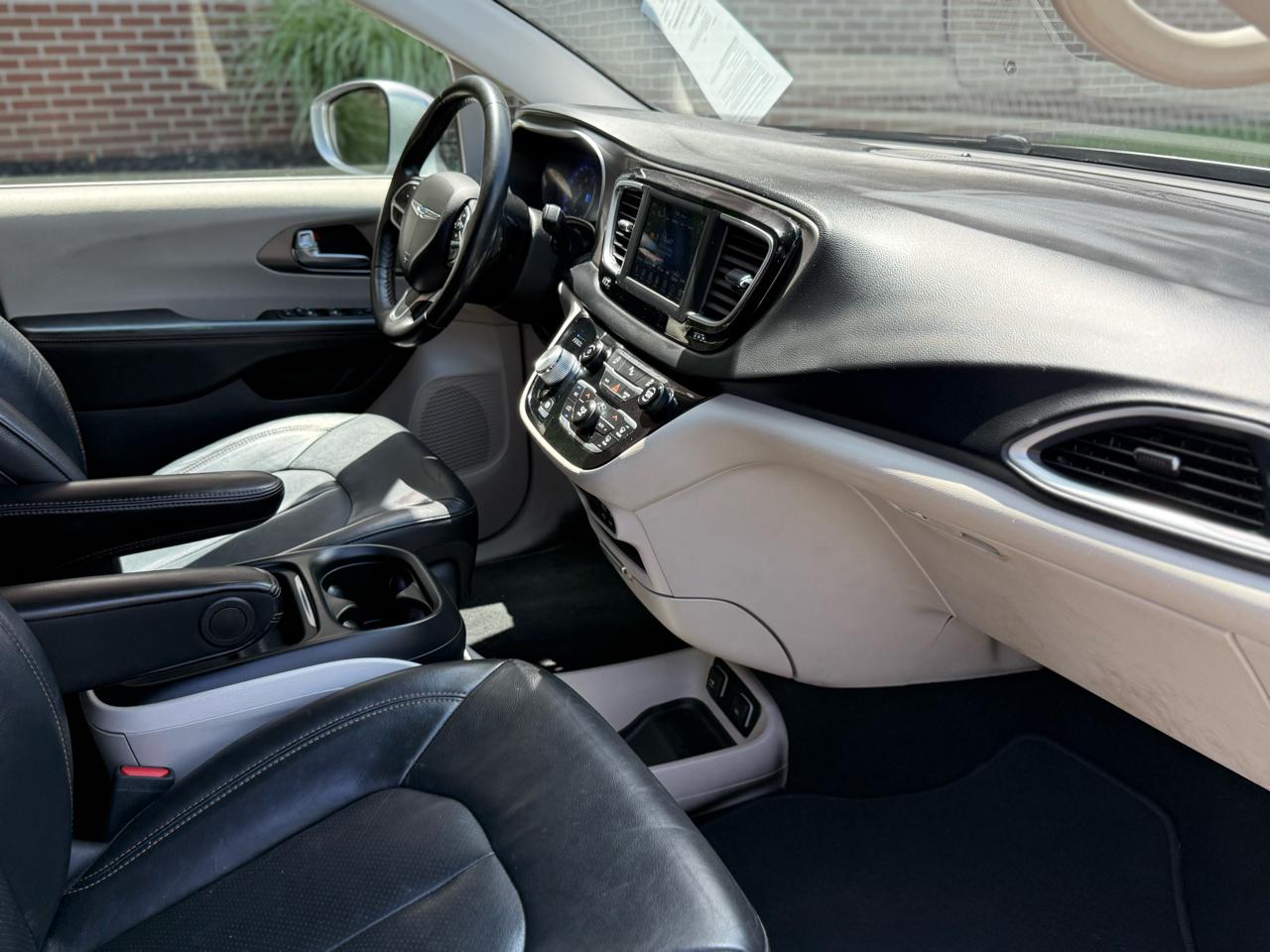 Chrysler Pacifica Touring L FWD 2020