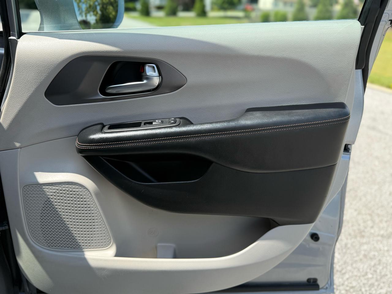 Chrysler Pacifica Touring L FWD 2020