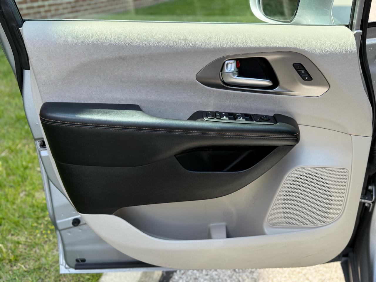 Chrysler Pacifica Touring L FWD 2020