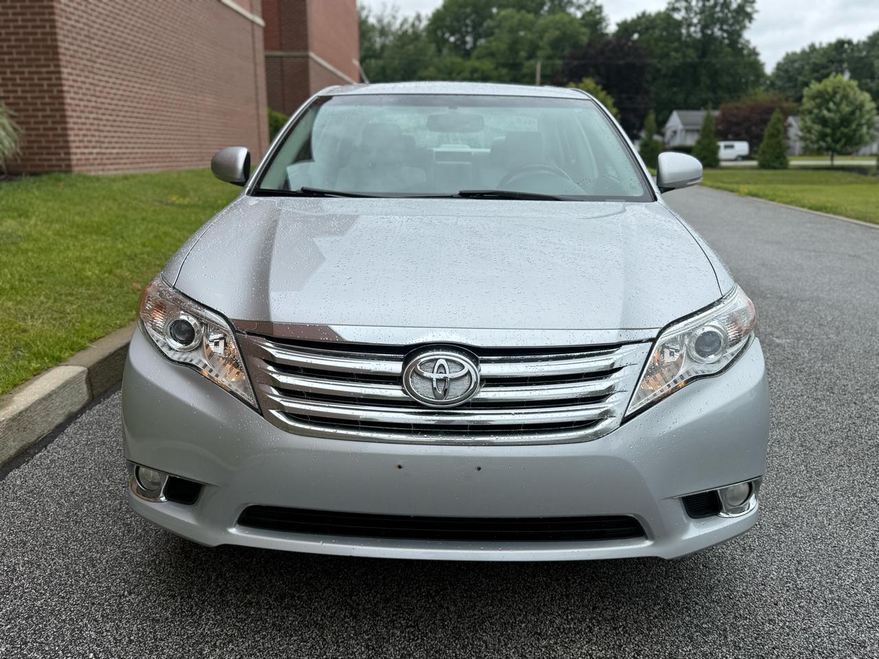 Toyota Avalon 4dr Sdn (Natl) 2011