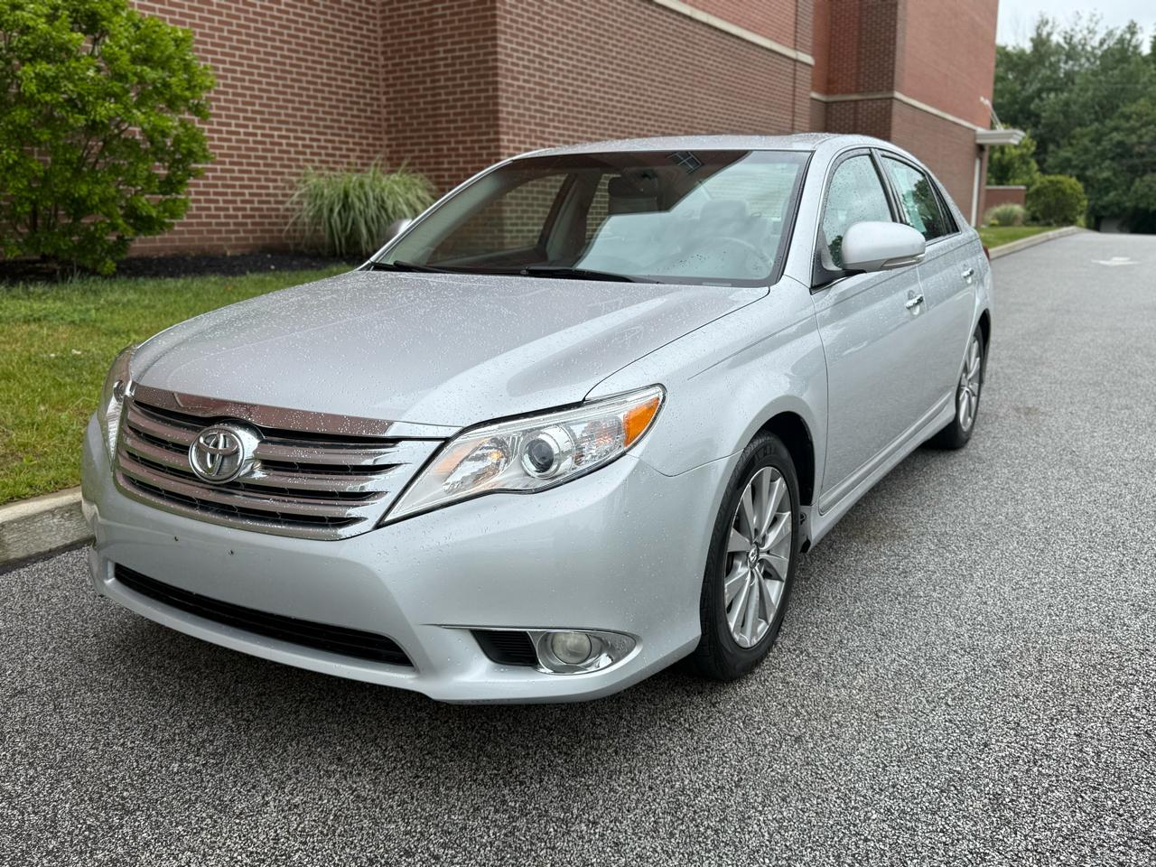 Toyota Avalon 4dr Sdn (Natl) 2011