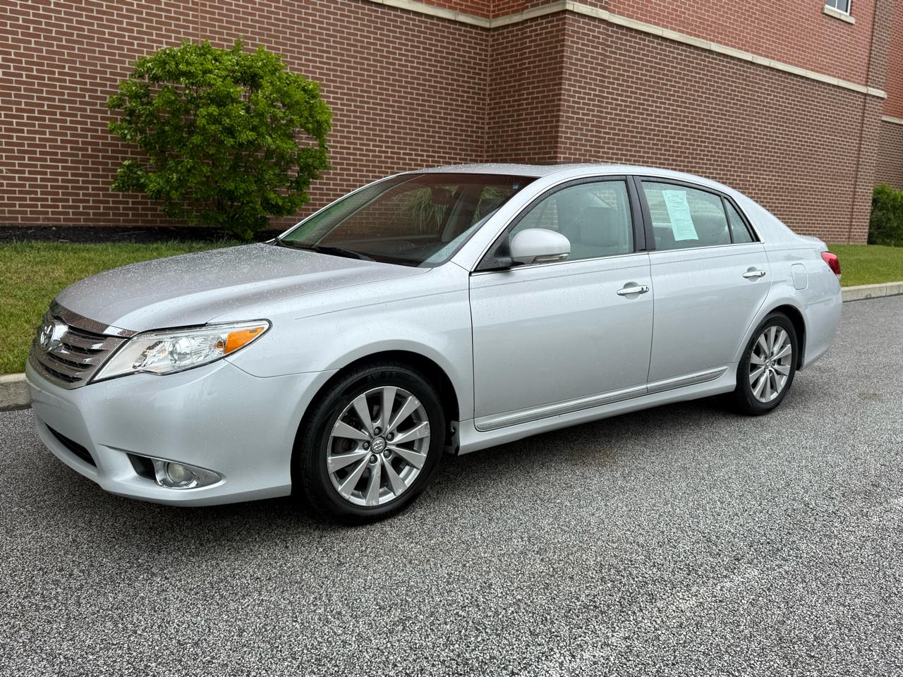 Toyota Avalon 4dr Sdn (Natl) 2011