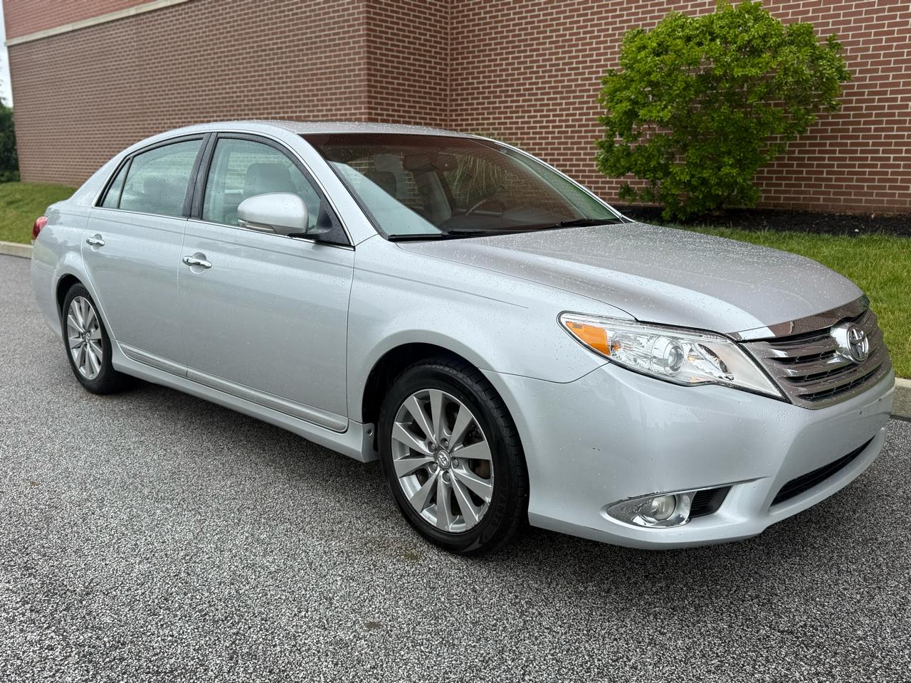 Toyota Avalon 4dr Sdn (Natl) 2011