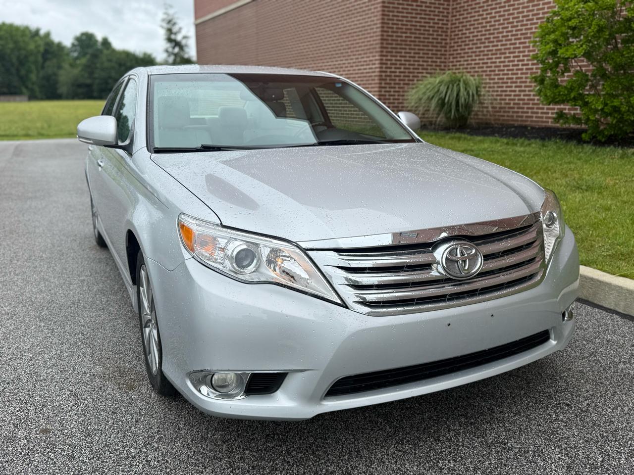 Toyota Avalon 4dr Sdn (Natl) 2011