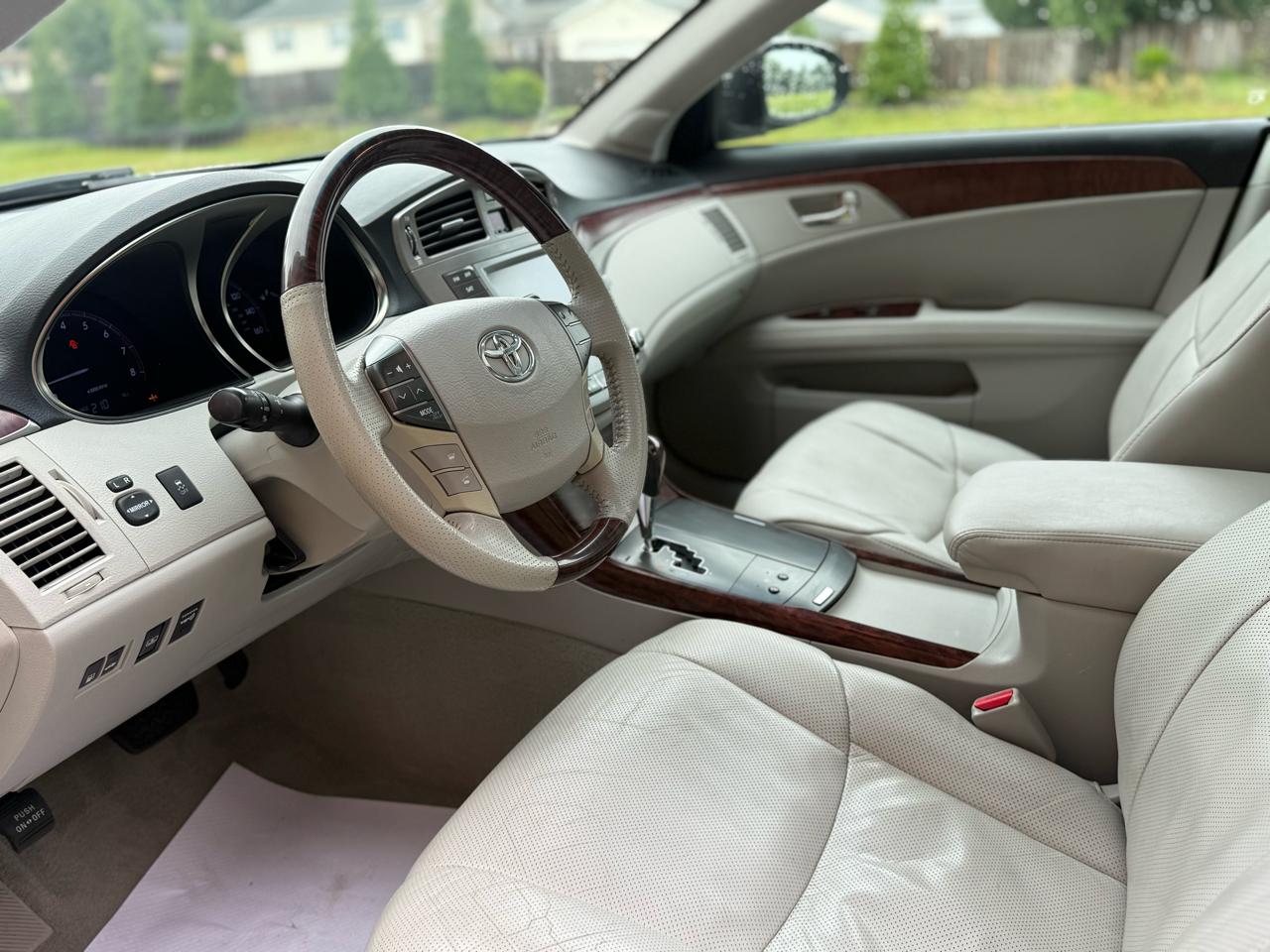 Toyota Avalon 4dr Sdn (Natl) 2011