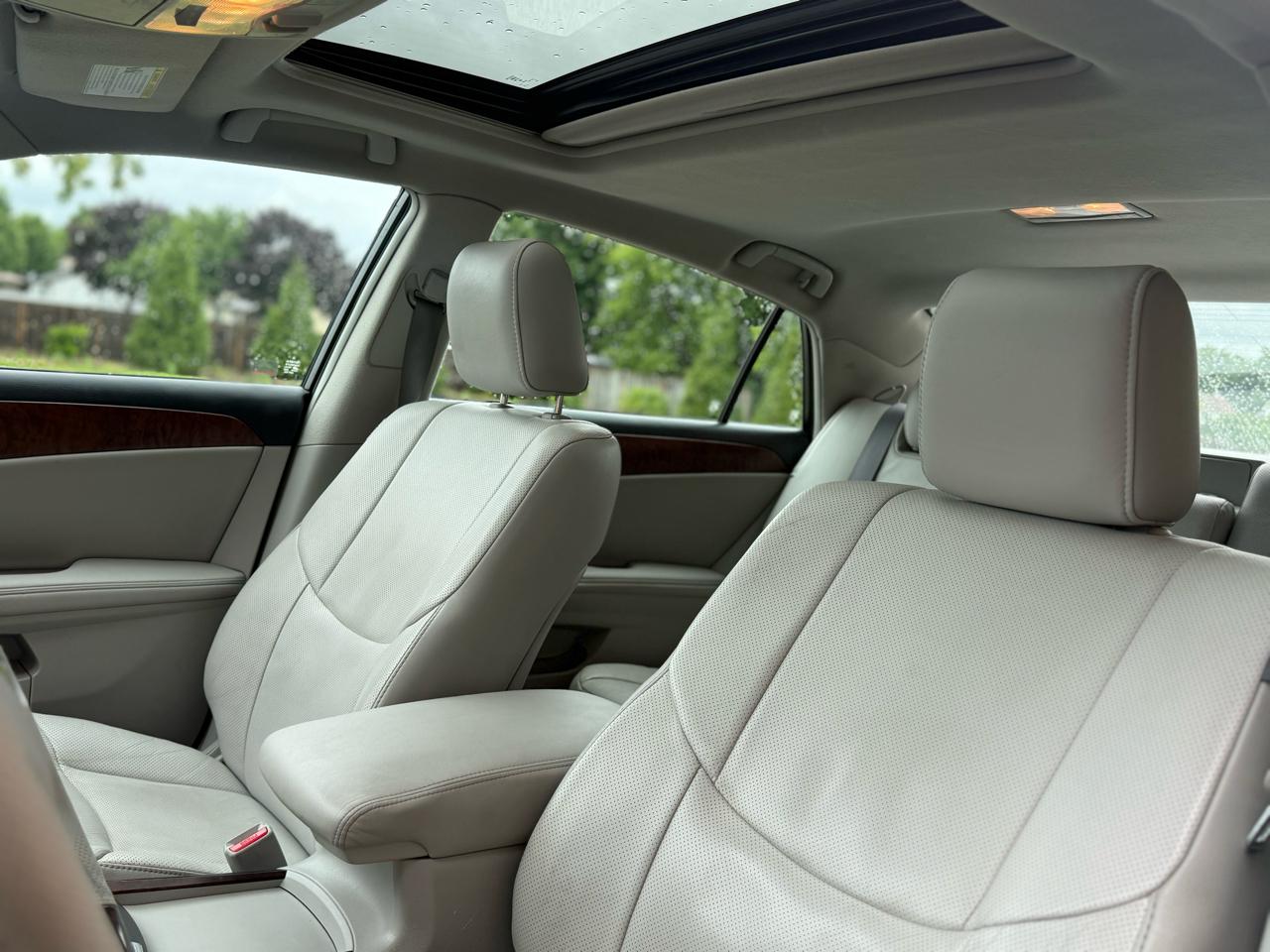 Toyota Avalon 4dr Sdn (Natl) 2011