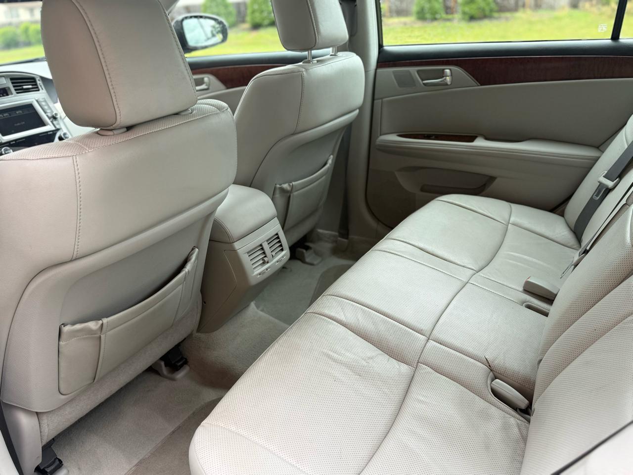 Toyota Avalon 4dr Sdn (Natl) 2011