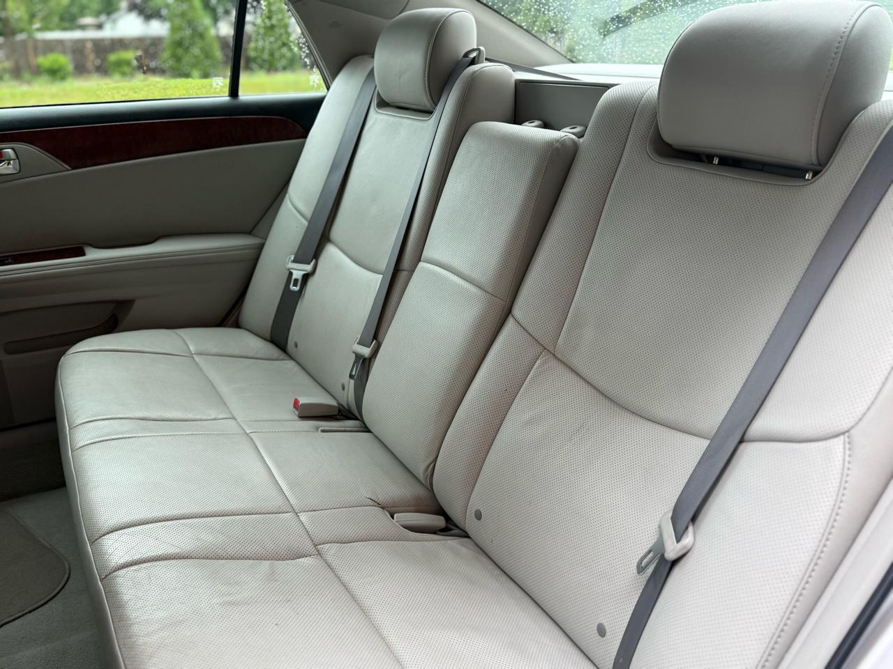 Toyota Avalon 4dr Sdn (Natl) 2011