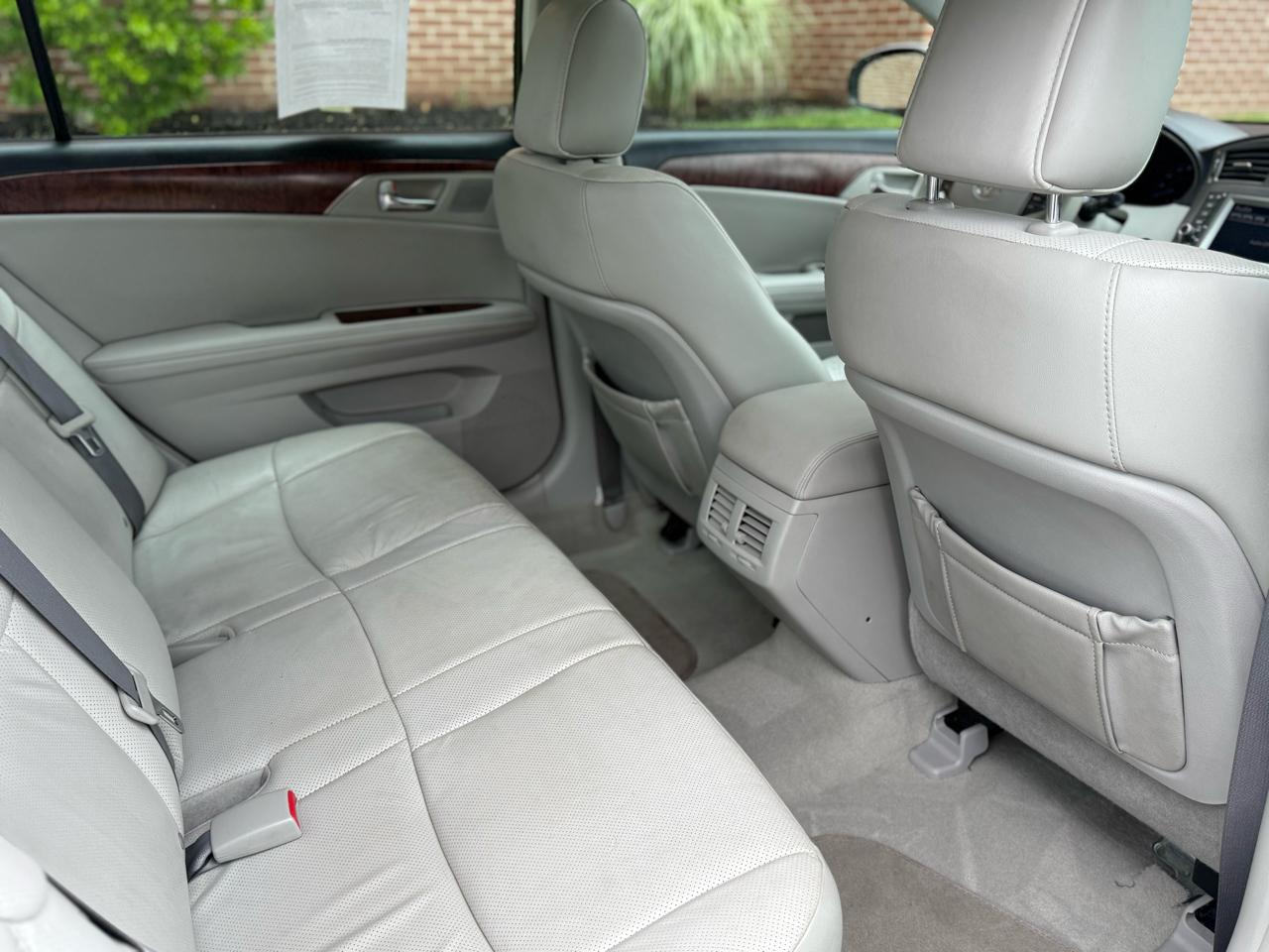 Toyota Avalon 4dr Sdn (Natl) 2011