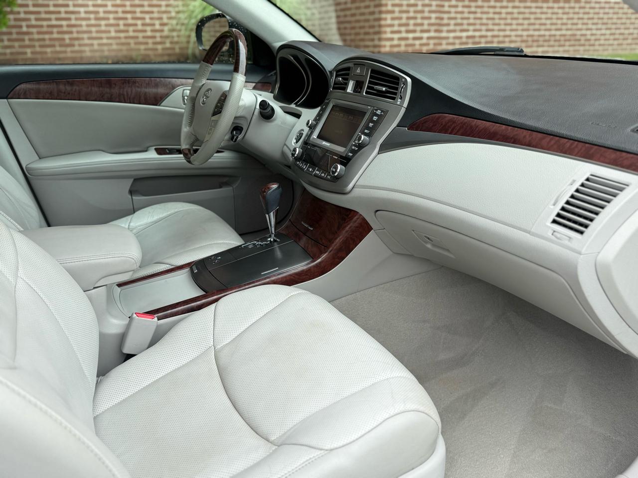 Toyota Avalon 4dr Sdn (Natl) 2011