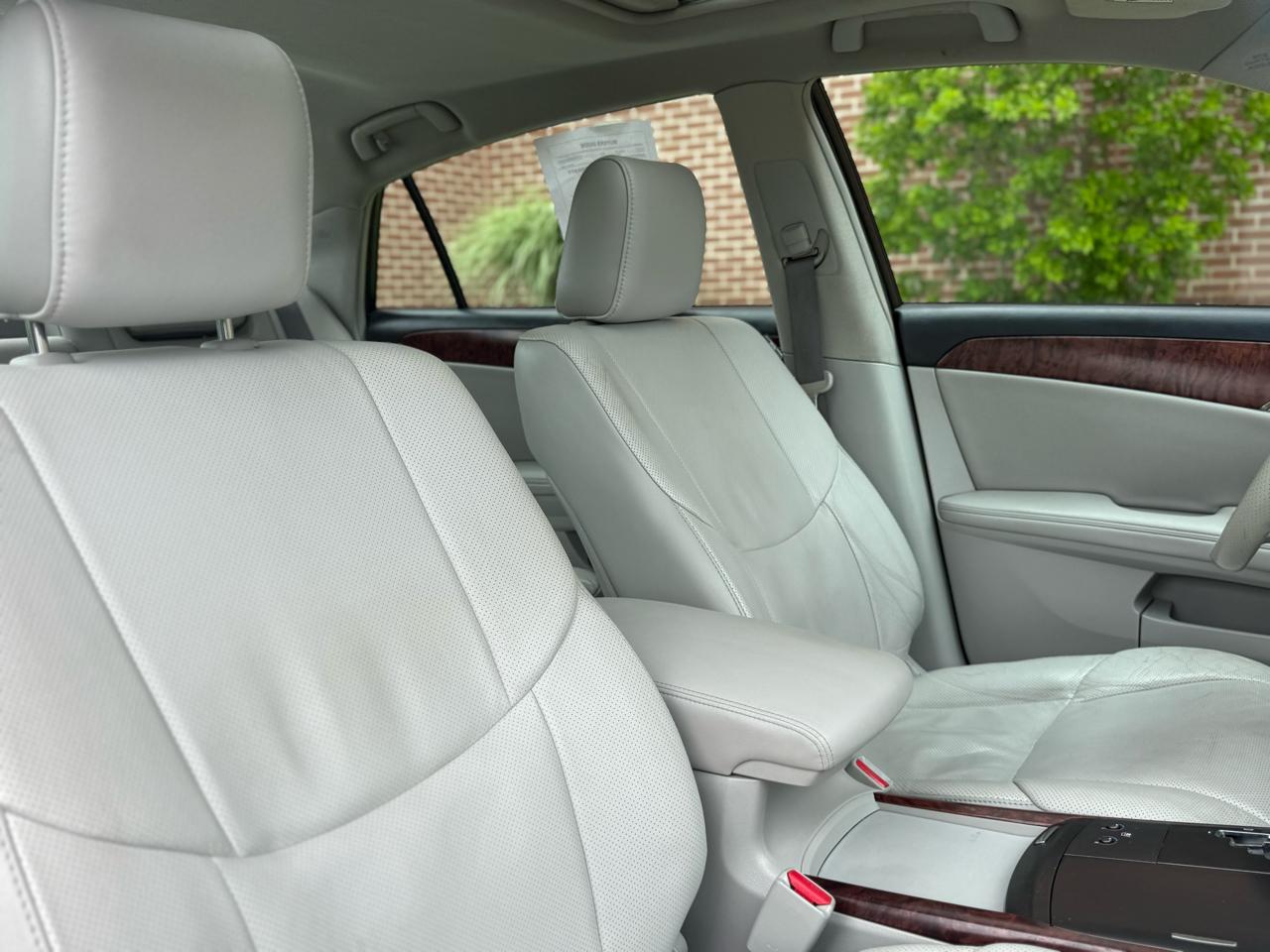 Toyota Avalon 4dr Sdn (Natl) 2011