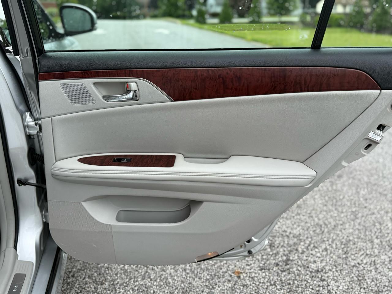 Toyota Avalon 4dr Sdn (Natl) 2011
