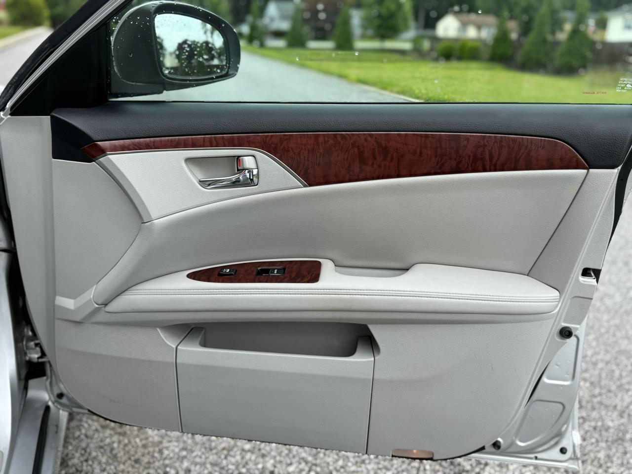 Toyota Avalon 4dr Sdn (Natl) 2011