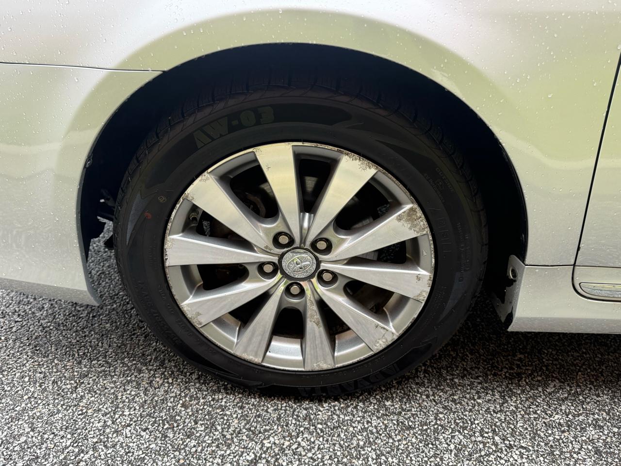 Toyota Avalon 4dr Sdn (Natl) 2011