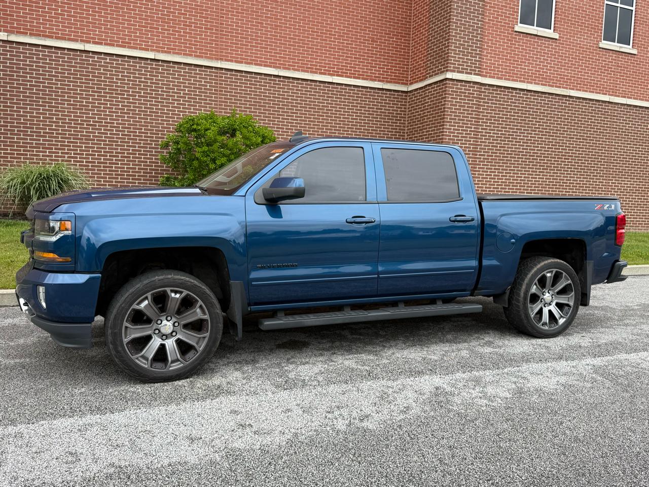Chevrolet Silverado 1500 4WD Crew Cab 143.5" LT w/2LT 2018