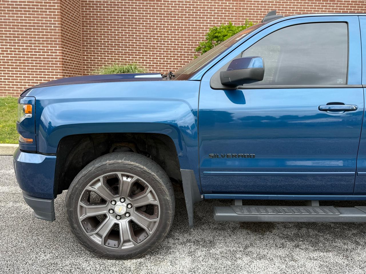 Chevrolet Silverado 1500 4WD Crew Cab 143.5" LT w/2LT 2018