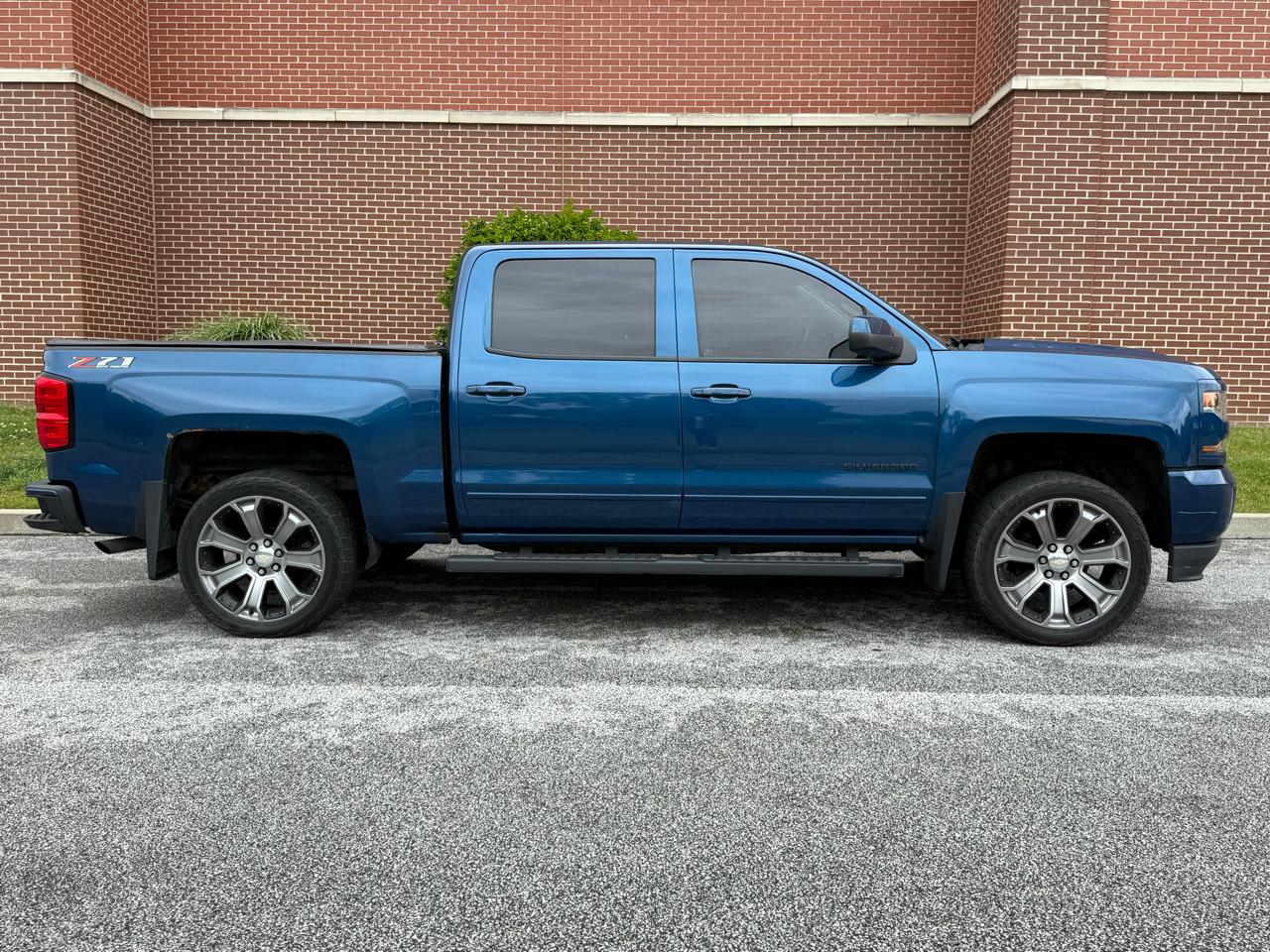 Chevrolet Silverado 1500 4WD Crew Cab 143.5" LT w/2LT 2018