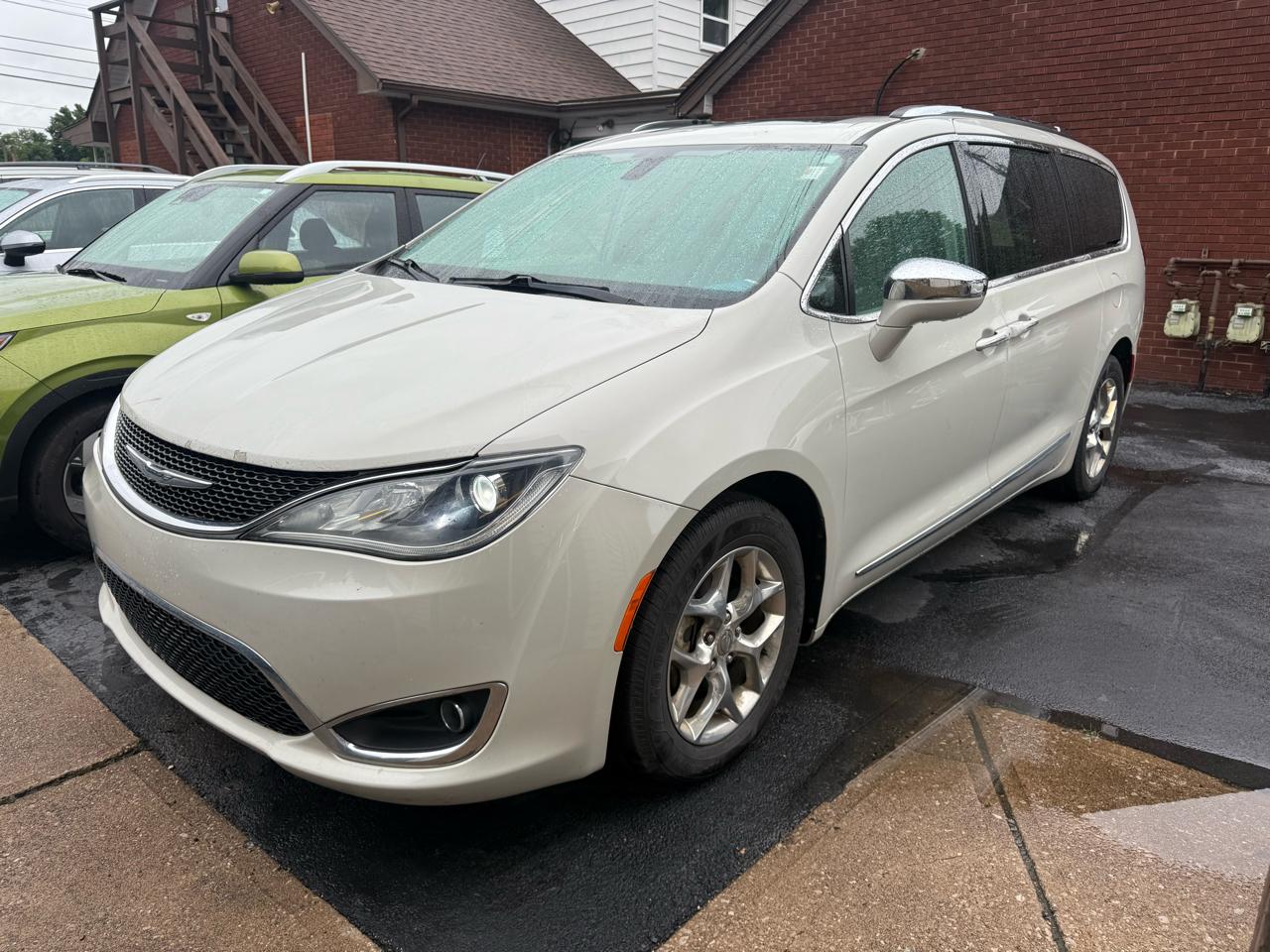 2017 Chrysler Pacifica Limited FWD