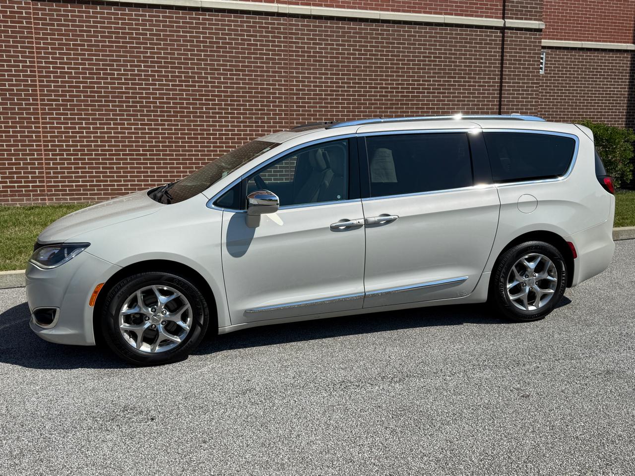 Chrysler Pacifica Limited FWD 2017