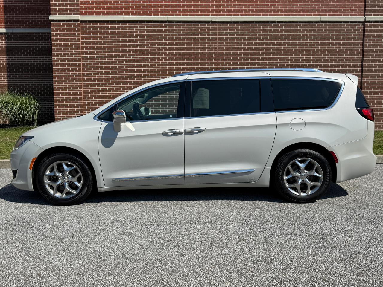 Chrysler Pacifica Limited FWD 2017