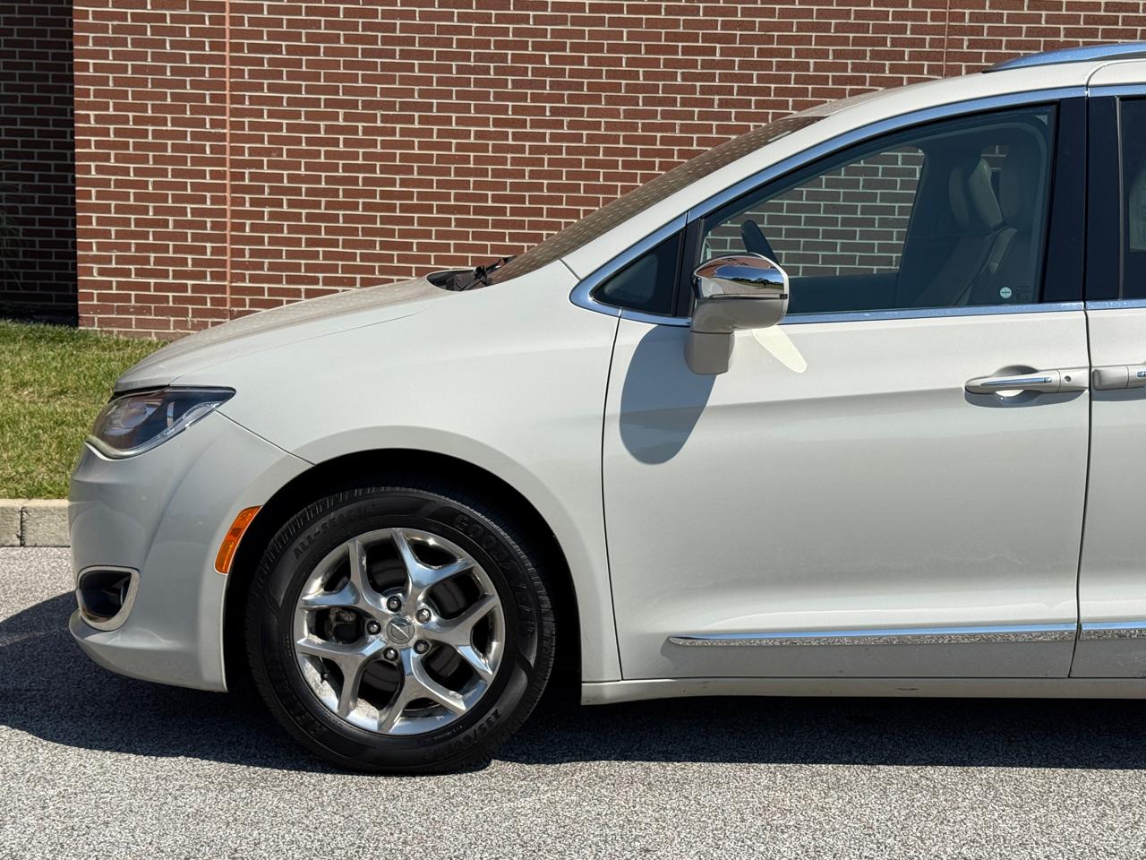Chrysler Pacifica Limited FWD 2017