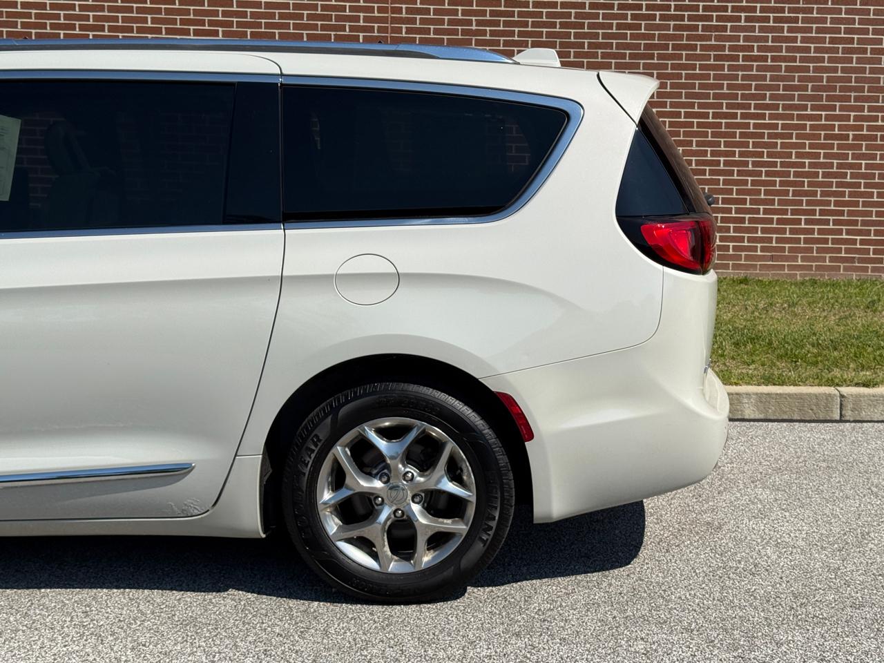Chrysler Pacifica Limited FWD 2017