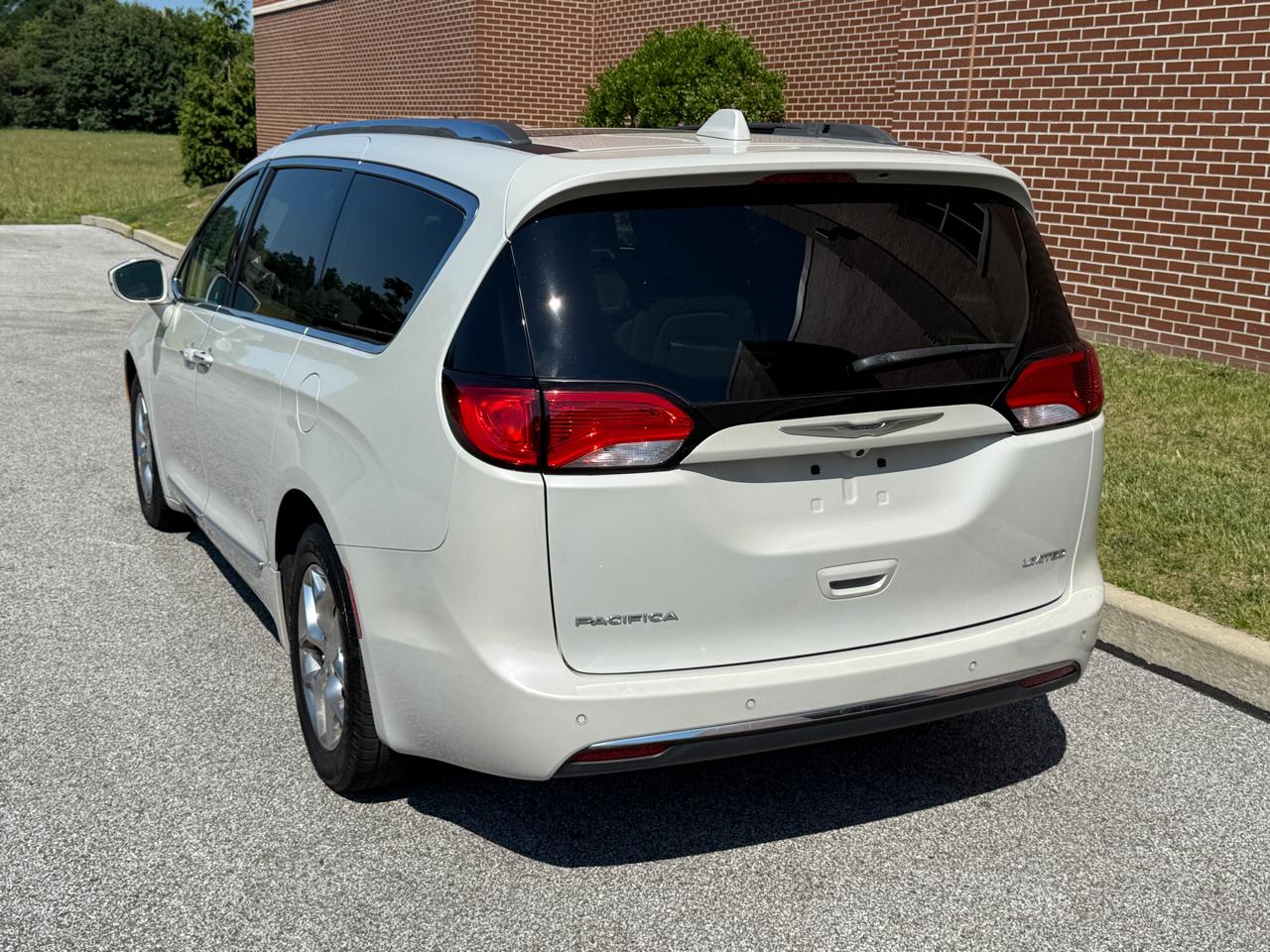Chrysler Pacifica Limited FWD 2017